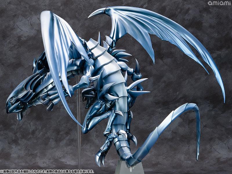 Yu-Gi-Oh! Duel Monsters Blue-Eyes Ultimate Dragon Complete Figure