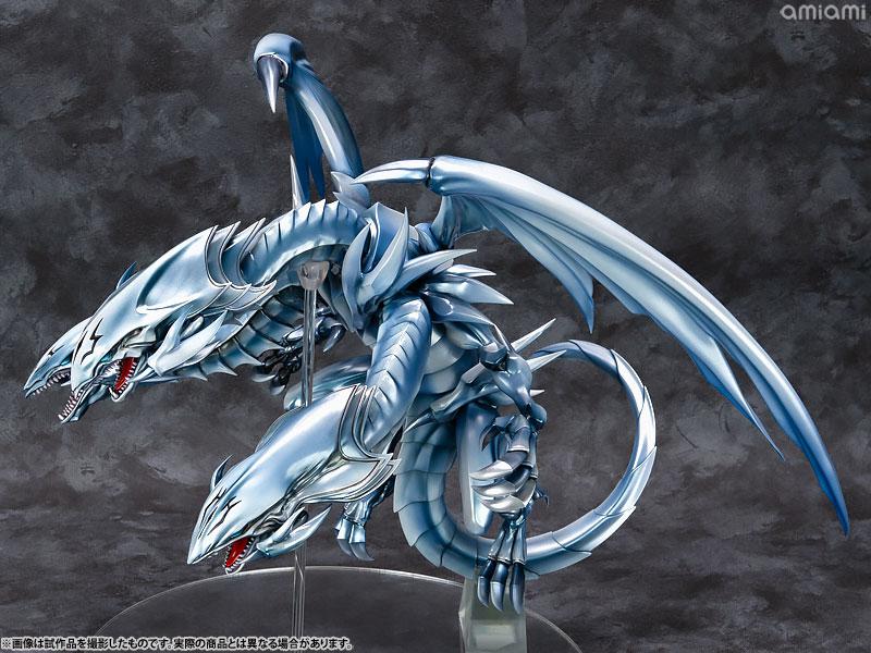 Yu-Gi-Oh! Duel Monsters Blue-Eyes Ultimate Dragon Complete Figure